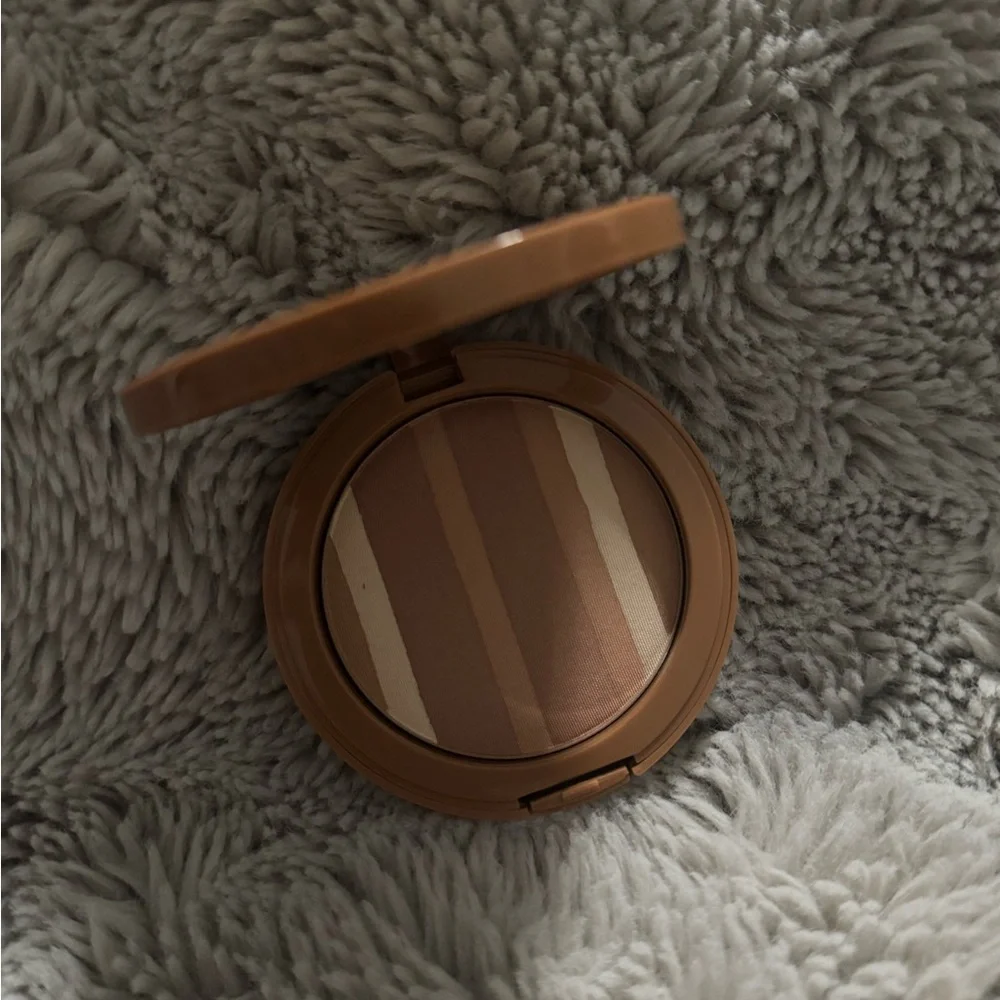 Bronze & Glow Multi-Striped Face Bronzer - Warm Tan